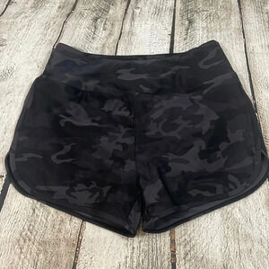 Women’s camouflage shorts Small